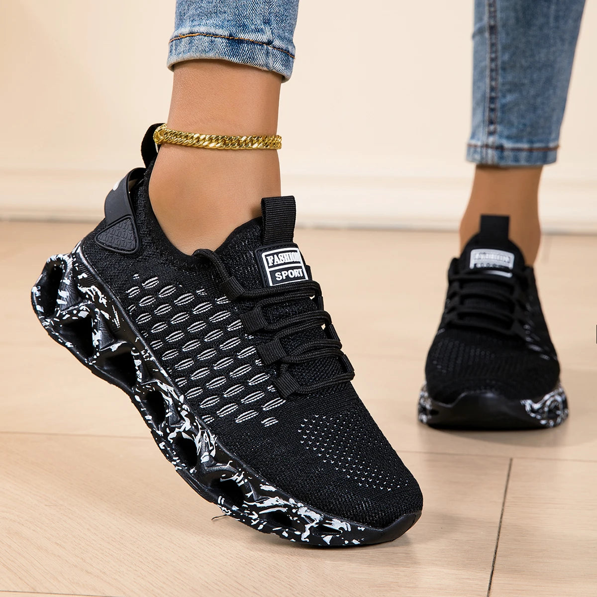 Running Shoes With Breathable Mesh Upper