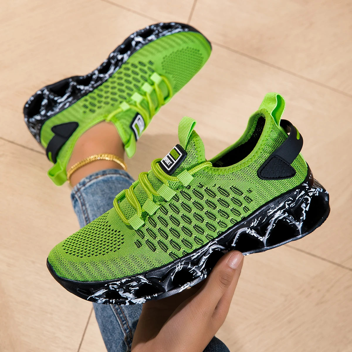 Running Shoes With Breathable Mesh Upper