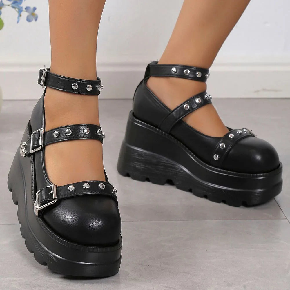 Pumps With Buckle Studded Round Toe