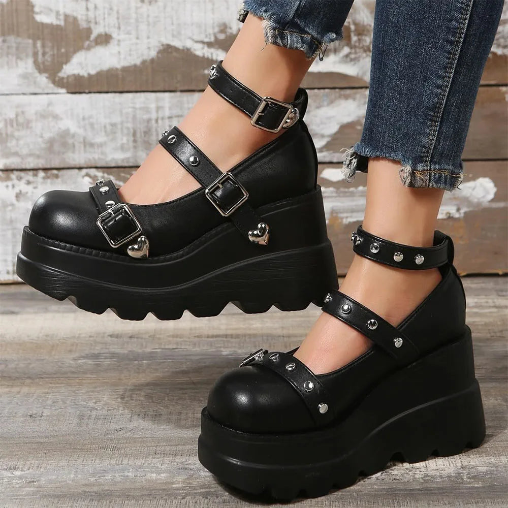 Pumps With Buckle Studded Round Toe