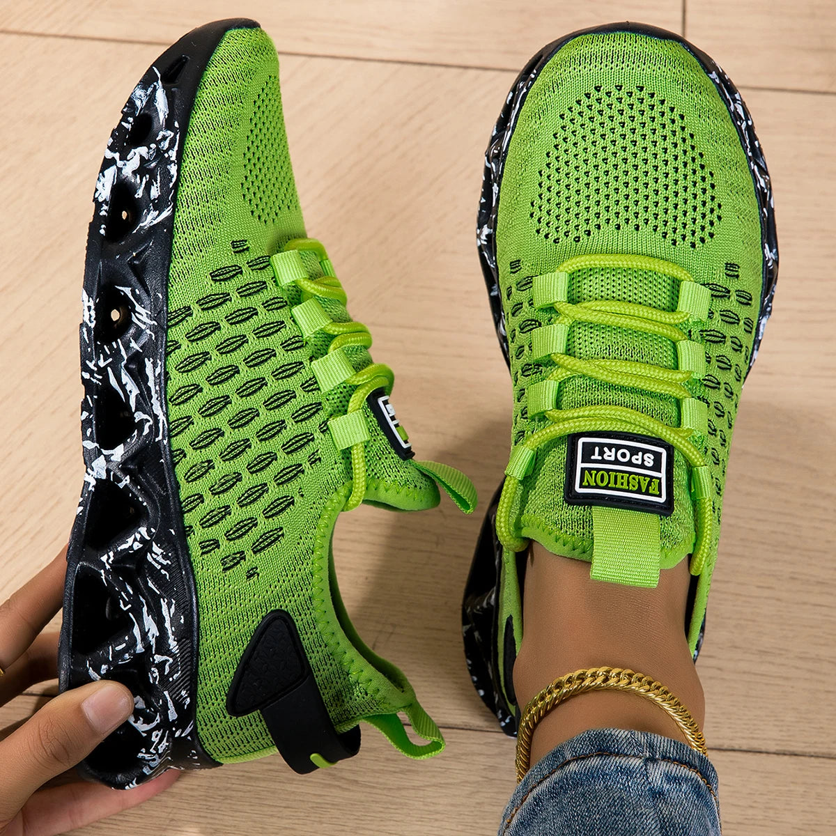 Running Shoes With Breathable Mesh Upper
