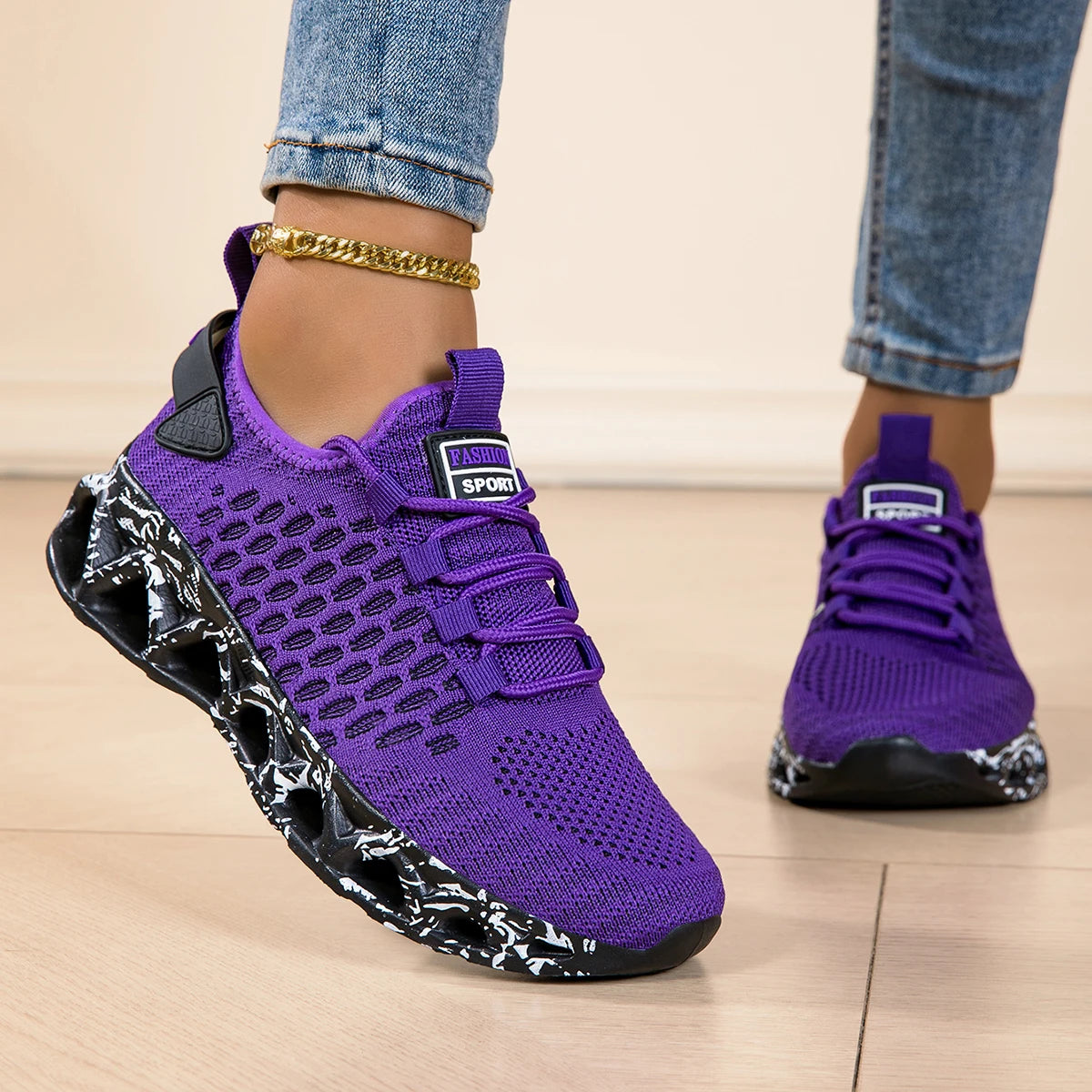 Running Shoes With Breathable Mesh Upper