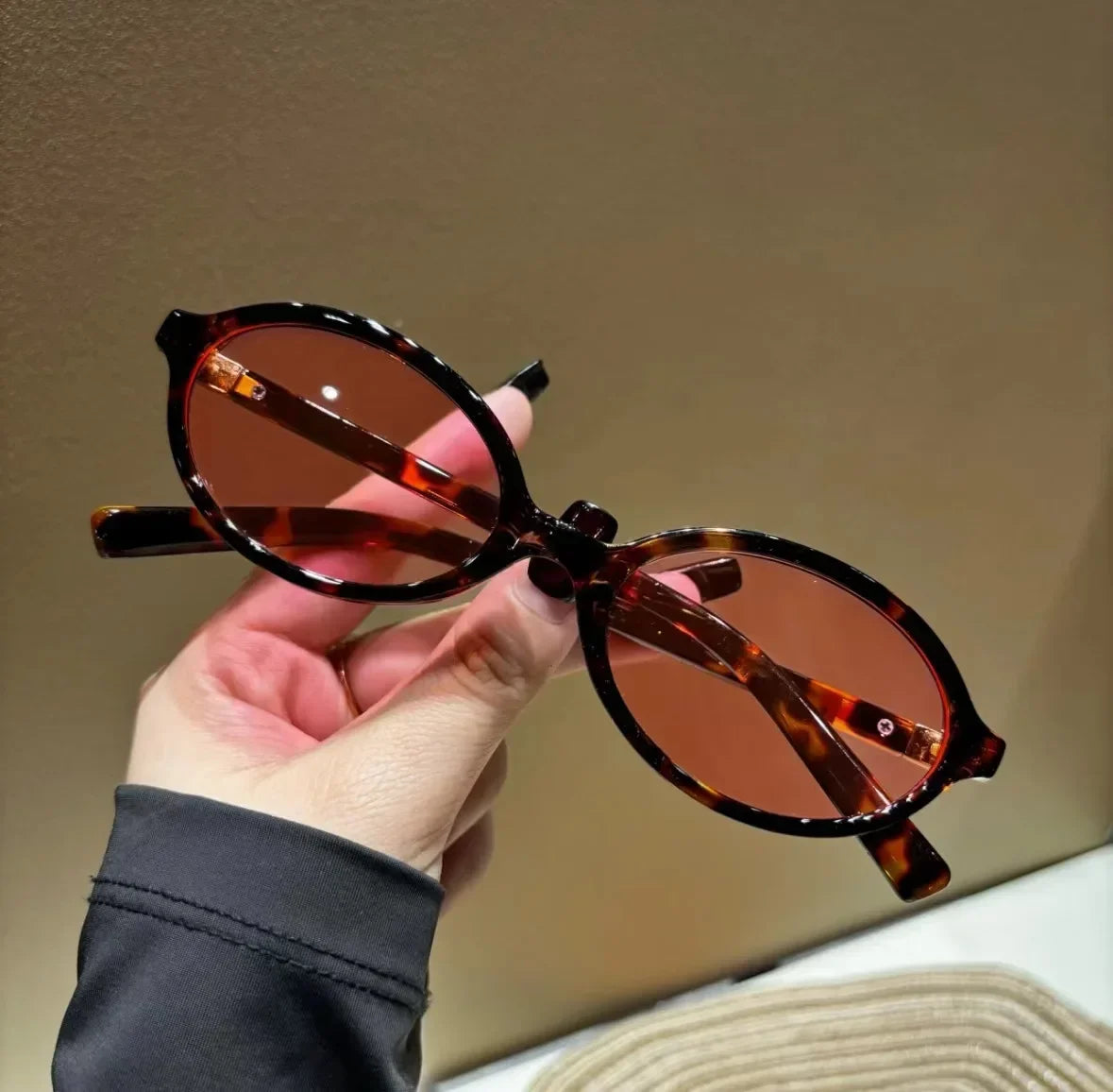 Sunglasses Shuku Oval Frame UV400