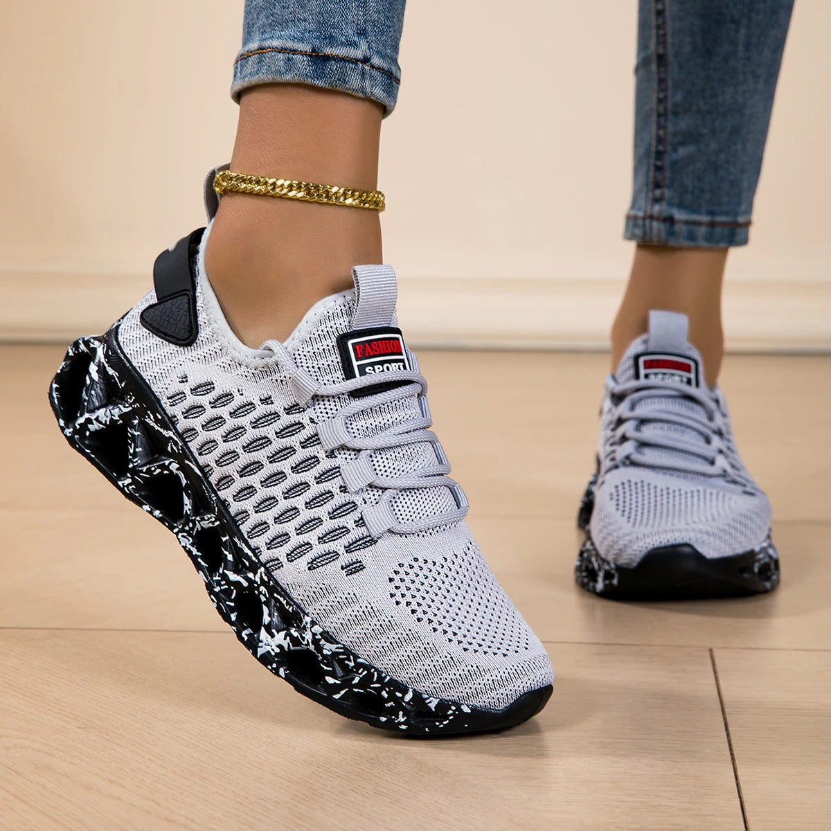 Running Shoes With Breathable Mesh Upper