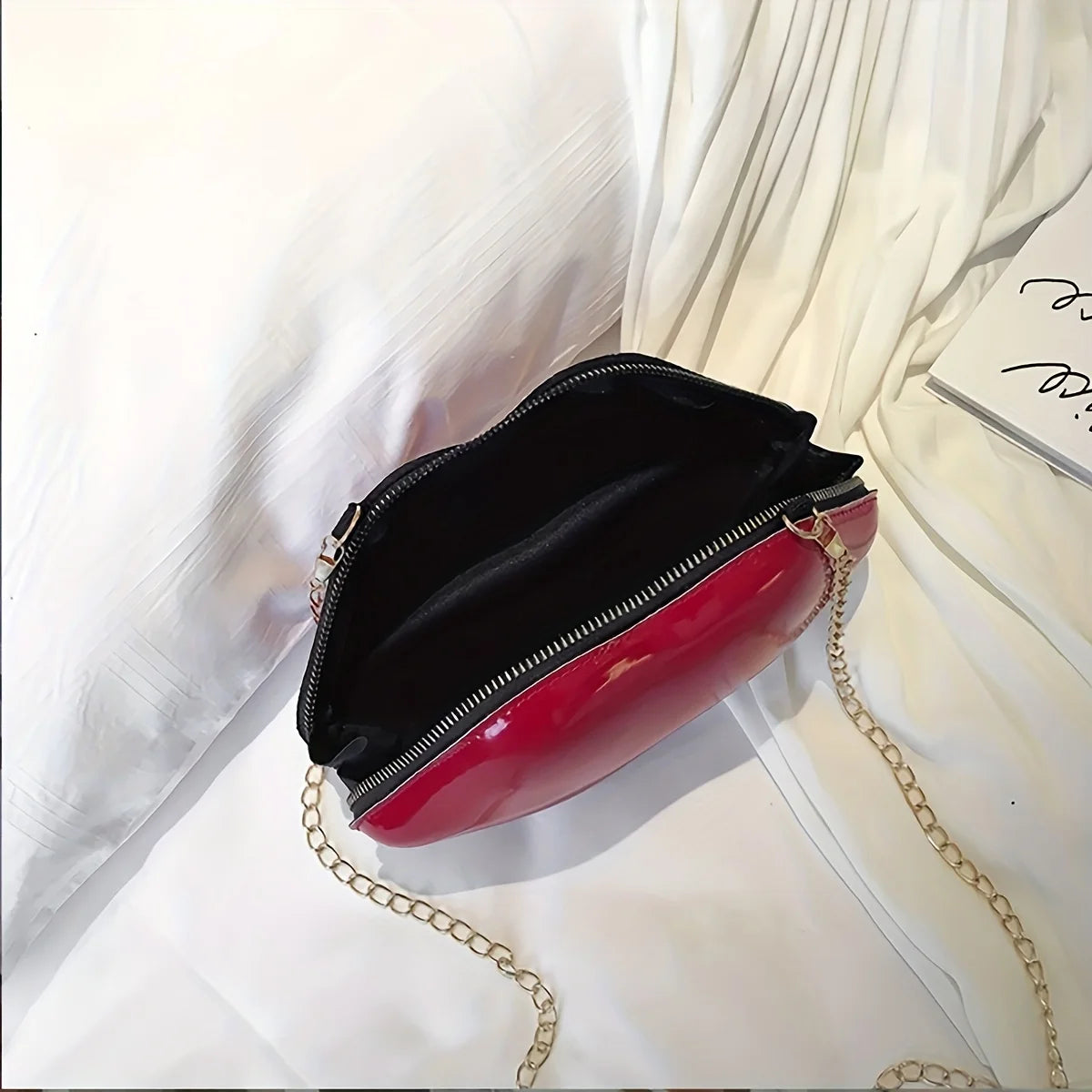 Shoulder Bag Red Lip Shaped Chain