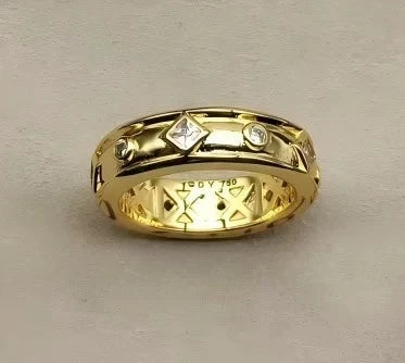 Ring Spiral Design Colored Crystal
