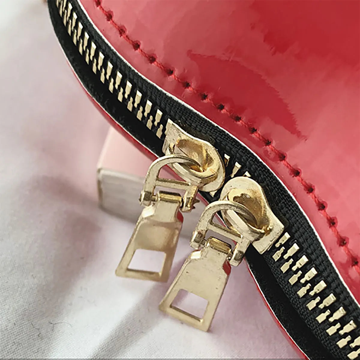 Shoulder Bag Red Lip Shaped Chain
