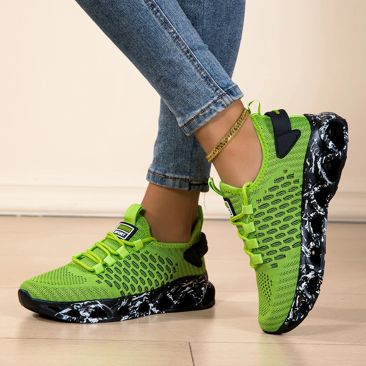 Running Shoes With Breathable Mesh Upper